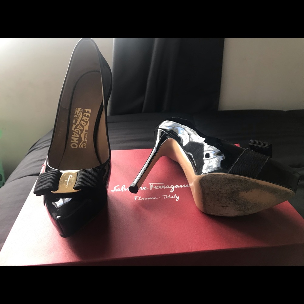 Ferragamo high heels - Picture 2 of 3